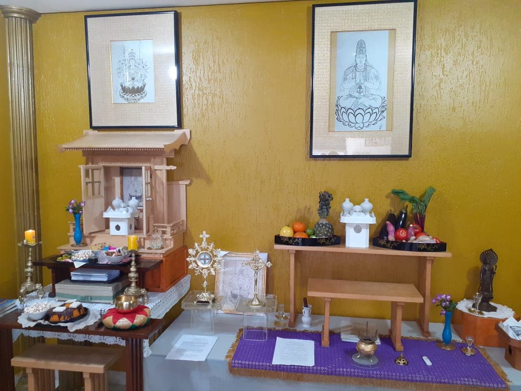 Altar com oferendas de frutas